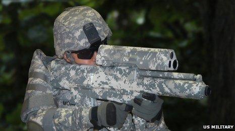 A US soldier holds the XM-25