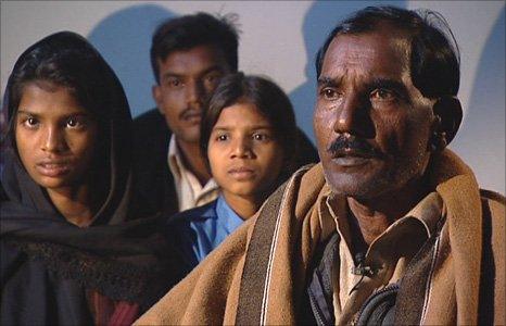 Ashif Masih, right, husband of Christian woman Asia Bibi who had been sentenced to death, and daughters Shahzadi (left) and Sidra (middle)