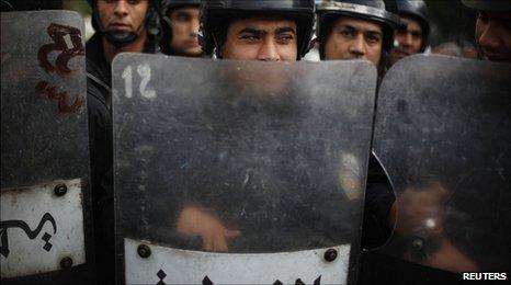 Tunisian riot police deployed in central Tunis. 19 Jan 2011