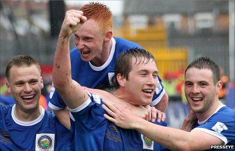 Peter Thompson, Robert Garrett, Mark McAllister and Jamie Mulgrew celebrate the winning goal in the cup final against Crusaders