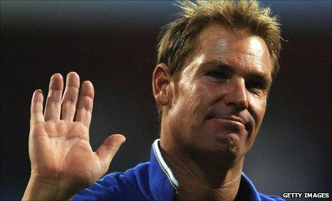 Shane Warne waves to the crowd as he leaves the field