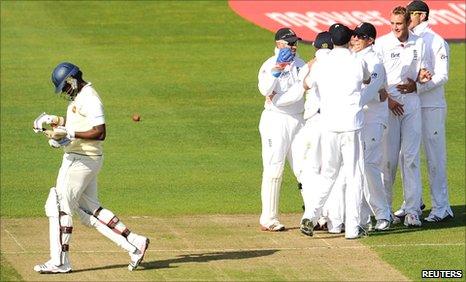 England celebrate the dismissal of Sri Lanka's ninth wicket Thisara Perera