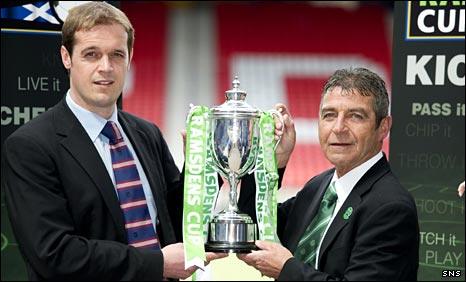 Deveronvale manager Scott Anderson and Buckie Thistle vice-president Garry Farquhar with the Ramsdens Cup