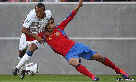 Ryan Bertrand (left) of England challenges Martin Montoya of Spain