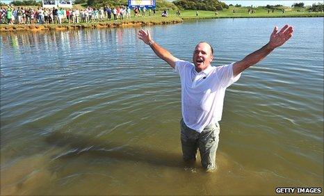 Thomas Levet celebrates his French Open win