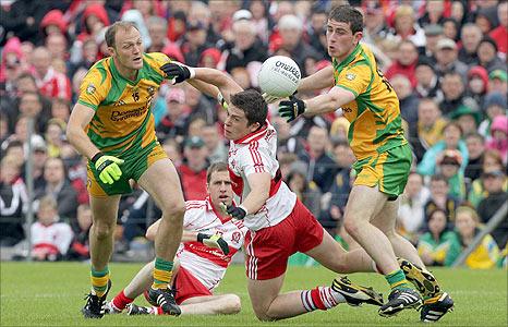 Derry's Dermot McBride comes under pressure from Colm McFadden and Patrick McBrearty of Donegal