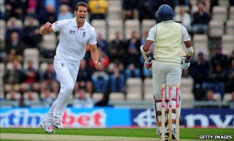 Chris Tremlett takes a wicket