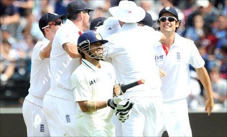 England celebrate the dismissal of Sachin Tendulkar on day five of the first Test