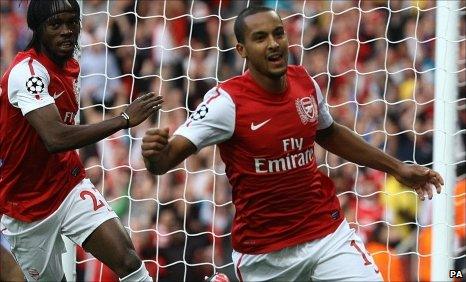 Gervinho (left) and Theo Walcott