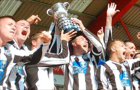 St Martin's lift the Upton Park Trophy