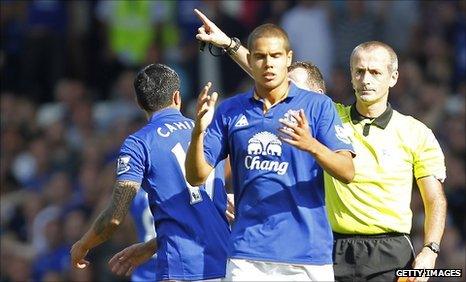 Jack Rodwell and referee Martin Atkinson