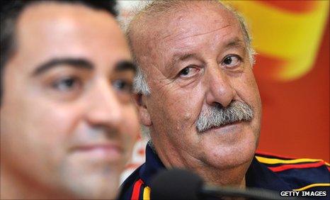 Spain coach Vicente del Bosque looks at playmaker Xavi