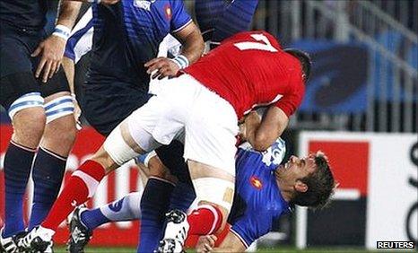 Sam Warburton tackles Vincent Clerc, an offence that earned the Wales captain a red card