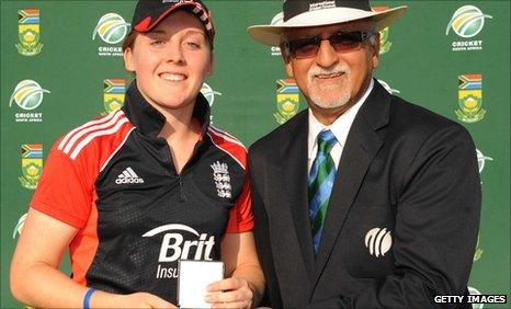 Heather Knight receives her player of the match award from ICC match referee Dev Govindjee