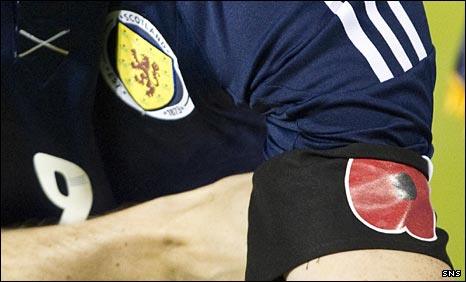 A poppy armband