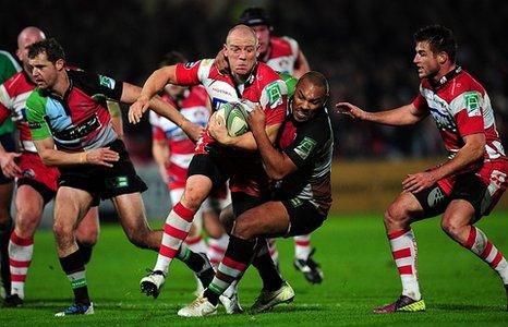 Gloucester's Mike Tindall tries to evade Harlequins' Jordan Turner-Hall