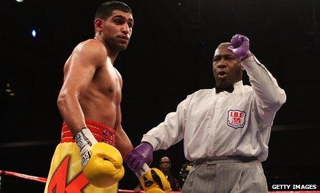 Amir Khan is deducted a point by referee Joseph Cooper