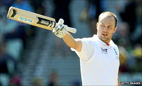 Jonathan Trott celebrates his fifth Test ton