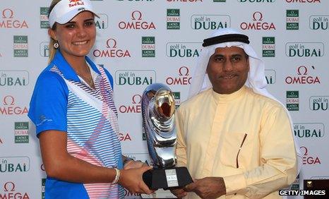 Lexi Thompson receives the Dubai Ladies Masters trophy