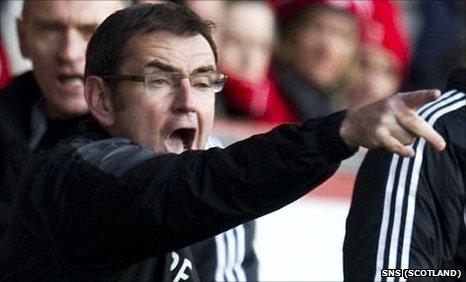 Hibs manager Pat Fenlon
