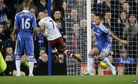 Stephen Ireland scores for Aston Villa