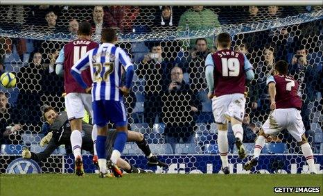 Nicky Weaver saves from Sam Baldock