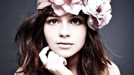 Singer-songwriter Gabrielle Aplin