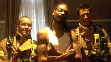 Snoop Dogg with firefighters