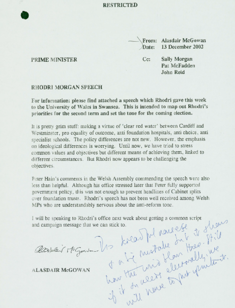 A memo in 2002 to then prime minister Tony Blair calls a speech by then Welsh first minister Rhodri Morgan "pretty grim stuff". Handwritten notes at the bottom by Blair call the speech "dreadful nonsense"