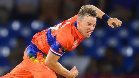 Logan van Beek bowling for the Netherlands against Sri Lanka at the 2024 World Cup