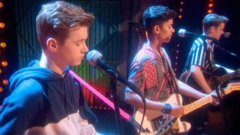 The Wonderland sing 'Ho Hey'