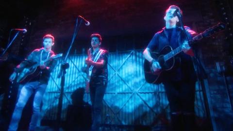 The Wonderland sing 'Youngblood'