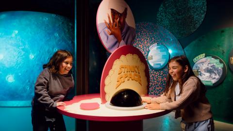 two-girls-at-smelling-station-exhibit.