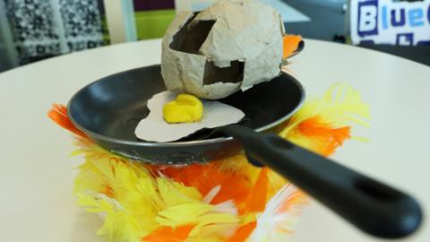 A fried egg bonnet.
