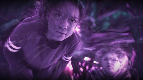 Julia and Finn seen through the eyes of an alien.