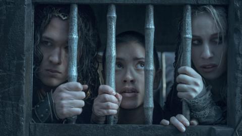 Three people trapped in behind bamboo bars, Monkey, Tripitaka and Sandi.