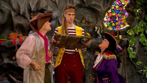 Seaweed looks mischievous whilst Captain Captain and Sandy look to him pleadingly.