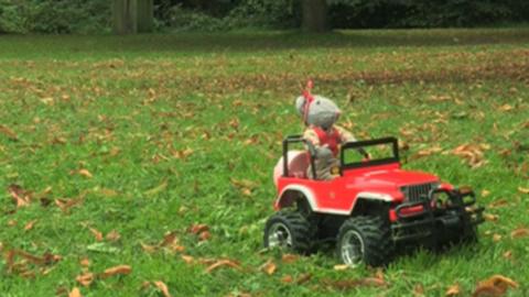 Miss Mouse in toy car