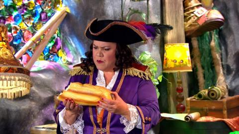 Captain Captain holding food