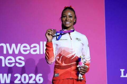Shantae-Eve Amankwaah at Commonwealth Games holding her medal and smiling.