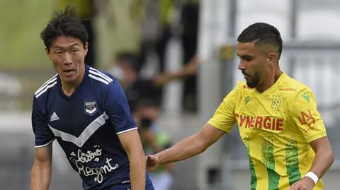 Bordeaux's Ui-Jo Hwang fights for the ball with Nantes' midfielder Imran Louza