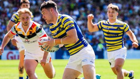 Josh Thewlis scoring a try for Warrington Wolves at home to Bradford Bulls in May
