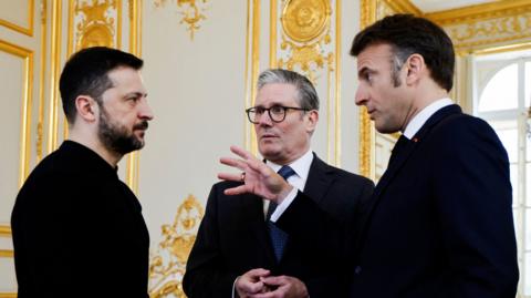 Война в Украине: европейские лидеры по итогам саммита в Париже выступили против снятия санкций с России