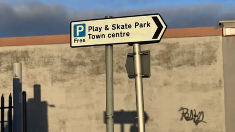 Free parking sign