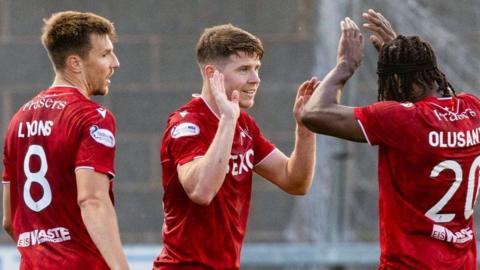 Kevin Nisbet (centre) scored a hat-trick for Aberdeen