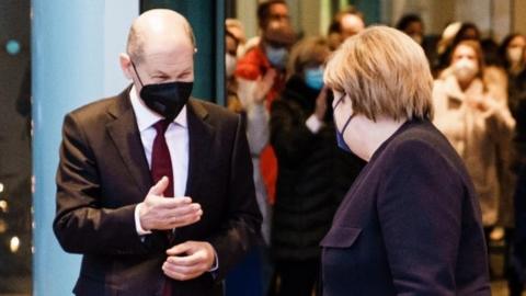 Angela Merkel and Olaf Scholz