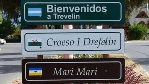 Trilingual Trevelin welcome sign