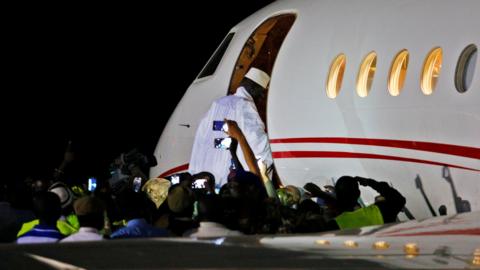 Former Gambian President Yahya Jammeh boards plane in Banjul before flying into exile from Gambia, January 21, 2017