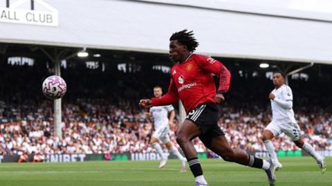 Manchester United wing-back Patrick Dorgu in action during the 1-1 draw at Fulham