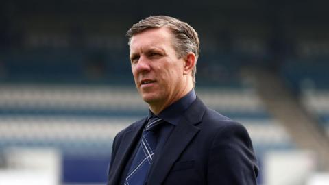 Ricky Martin walking on the pitch